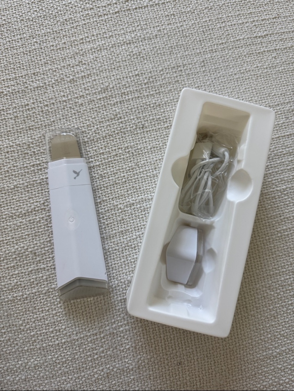 White Ultrasonic Skin Spatula Facial Cleansing Tool - Women Skincare